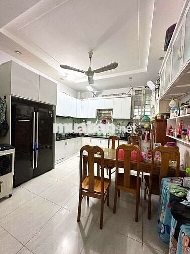 bán nhà 3 lầu sân thượng hẻm xe hơi lê đức thọ p15 GV 6tỷ6 thương lượn