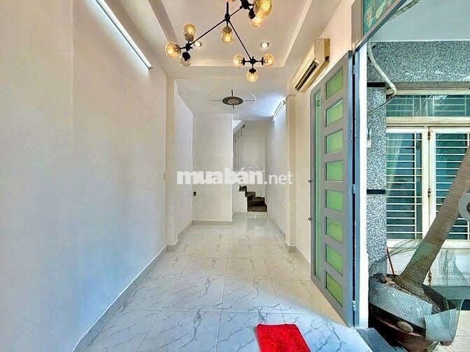 nhà hẻm xe  hơi có sân xe, 13tr còn bớt