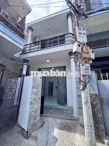 Bán Nhà 2 Tầng gần Siêu Thị Coopmart, ra Biển 3’ đi xe. Giá: 2tỷ990tr