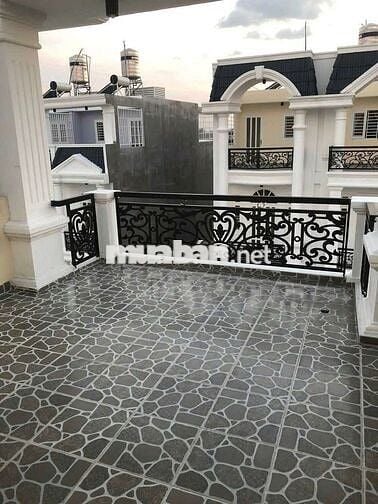 CHO THUÊ NHÀ SÂN XE HƠI GẦN KDC HỒNG LONG - HIỆP BÌNH