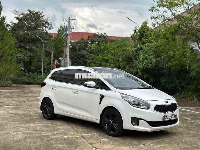 Kia Rondo 7 chỗ màu Trắng
