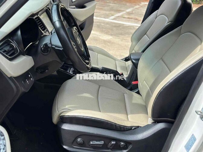 Kia Rondo 7 chỗ màu Trắng