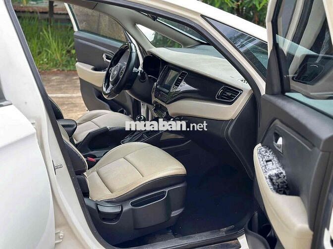 Kia Rondo 7 chỗ màu Trắng