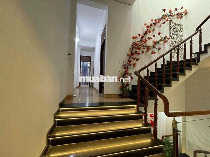 307 CHO THUÊ NHÀ ĐẸP 3 TẦNG 5PN CÓ GARA Ô TÔ TRONG NHÀ – FULL NỘI THẤT