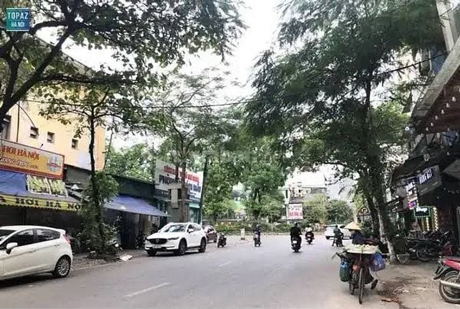 Bán Nhà KBT 5 Tầng Mặt Phố Núi Trúc. DT: 136.7m^2