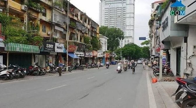 Bán Nhà KBT 5 Tầng Mặt Phố Núi Trúc. DT: 136.7m^2