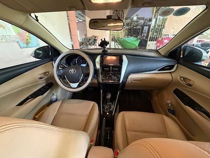 TOYOTA Vios 1.5G CVT đời 2018 - Màu nâu vàng nổi bậc, sang trọng