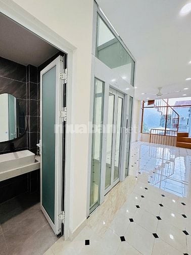 Nhà 4 tầng xây mới khu Thảo Điền sẵn thang máy và HĐT 60tr/tháng.