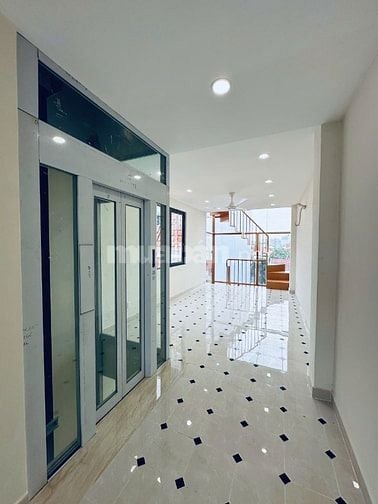 Nhà 4 tầng xây mới khu Thảo Điền sẵn thang máy và HĐT 60tr/tháng.