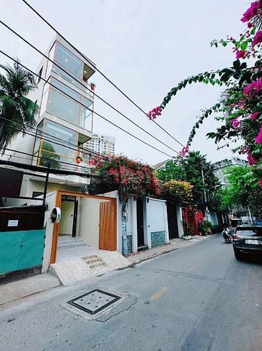 Nhà 4 tầng xây mới khu Thảo Điền sẵn thang máy và HĐT 60tr/tháng.