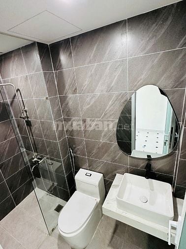 Nhà 4 tầng xây mới khu Thảo Điền sẵn thang máy và HĐT 60tr/tháng.