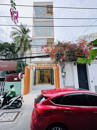 Nhà 4 tầng xây mới khu Thảo Điền sẵn thang máy và HĐT 60tr/tháng.