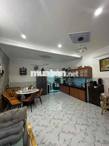 Nhà gần Emart Phan Huy Ích nở hậu