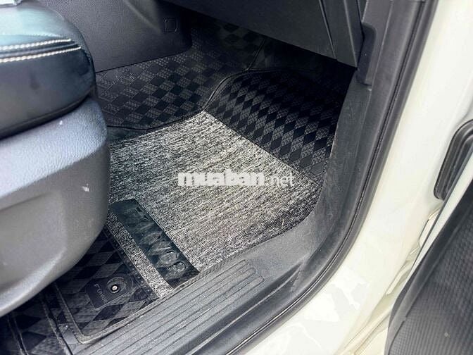 Ford Everest Platinum 2024 Trắng