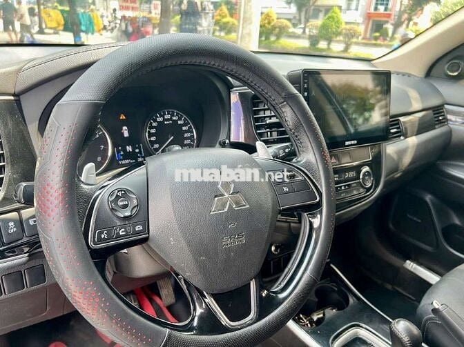 Mitsubishi Outlander 2.0L Premium 2019 Trắng