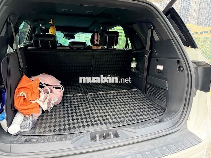 Ford Everest Platinum 2024 Trắng
