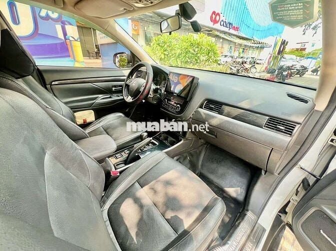 Mitsubishi Outlander 2.0L Premium 2019 Trắng