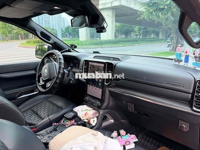 Ford Everest Platinum 2024 Trắng