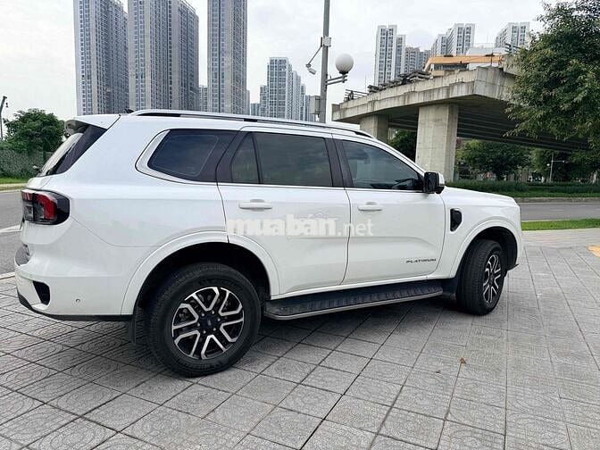 Ford Everest Platinum 2024 Trắng