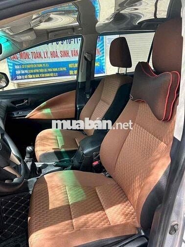 Toyota Innova 7 chỗ Số sàn Bạc
