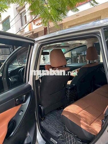 Toyota Innova 7 chỗ Số sàn Bạc