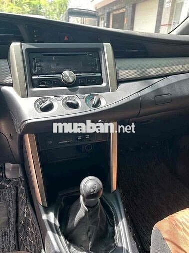 Toyota Innova 7 chỗ Số sàn Bạc