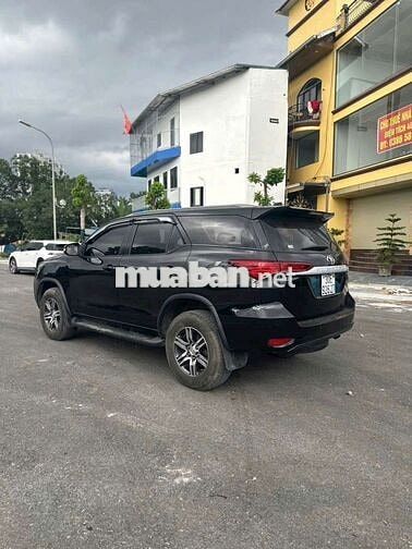 Toyota Fortuner Số sàn màu Đen Indonesia