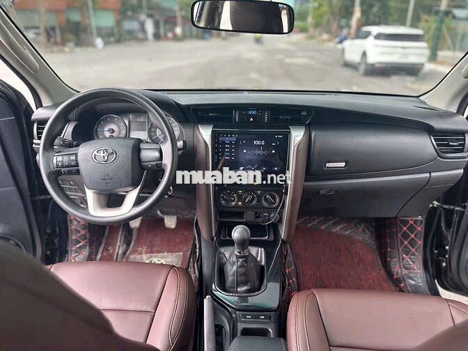 Toyota Fortuner Số sàn màu Đen Indonesia