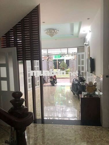 CHO THUÊ 2 SÀN TẦNG TRỆT VÀ LẦU 1 
KẾT CẤU 1PN LỚN 2WC.
MT ĐƯỜNG