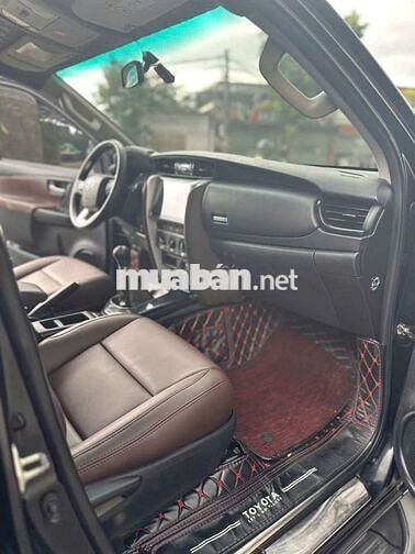Toyota Fortuner Số sàn màu Đen Indonesia