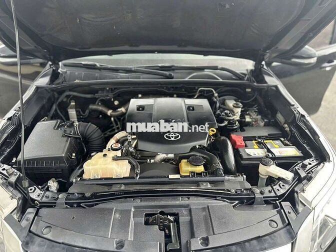 Toyota Fortuner Số sàn màu Đen Indonesia