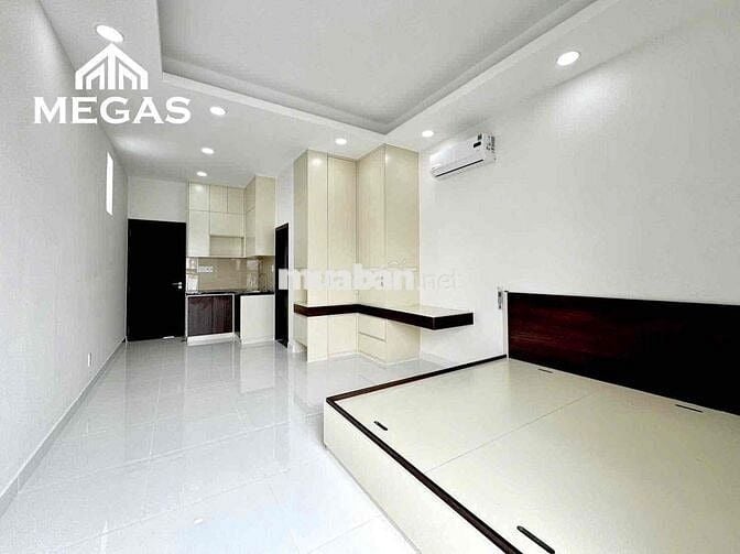 Phòng ban công giá rẻ bước 3 bước tới HUTECH, Ngoại Thương, đi học khô