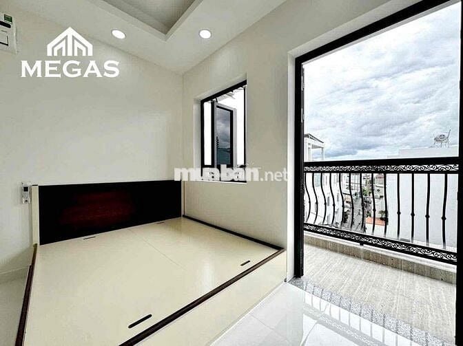 Phòng ban công giá rẻ bước 3 bước tới HUTECH, Ngoại Thương, đi học khô