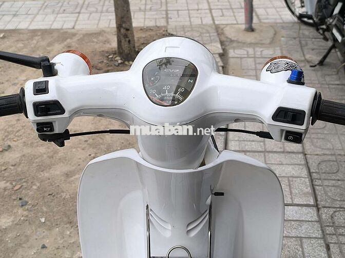 Daelim Cub 50cc Trắng Xăng