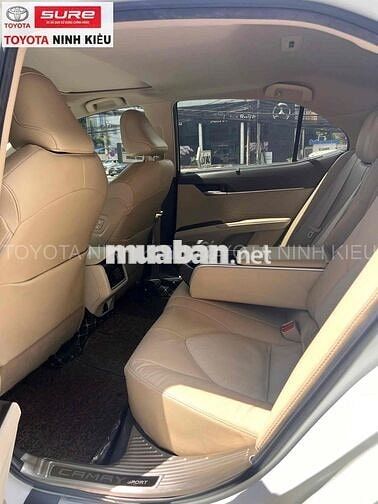 Toyota Camry 2.0Q 2021 Trắng 30.000 km