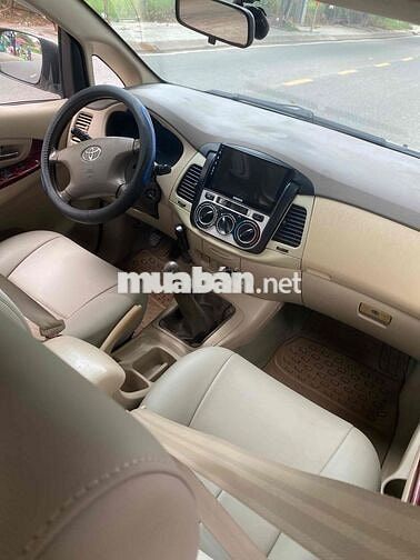 Toyota Innova 2006 màu bạc