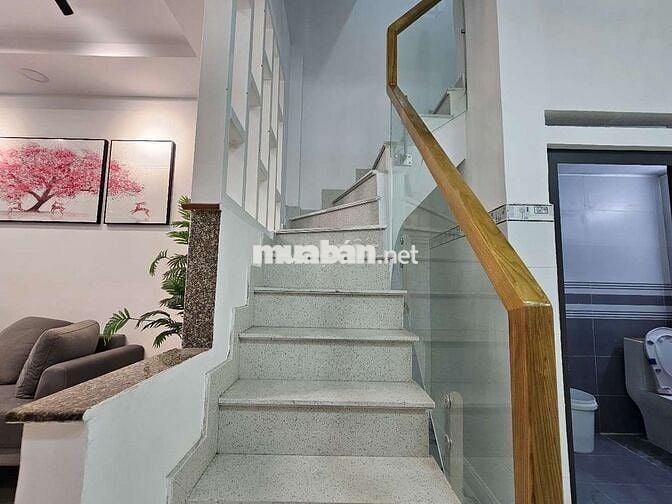 Giảm sâu chỉ còn 4₫ - 3 tầng - 3p.ngủ - Ngay chợ Thạch Đà .