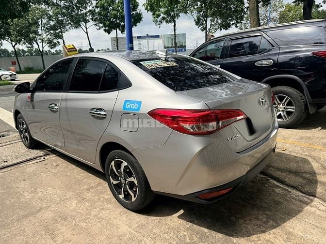 TOYOTA Vios 1.5E MT đời 2023, màu bạc mới mẻ, sang trọng 