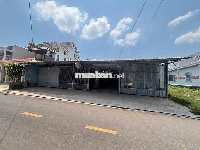CĂN NHÀ MÁI THÁI ĐANG SỬ DỤNG NGANG 16X30 FULL THỔ BÁN GẤP GIÁ 880TR