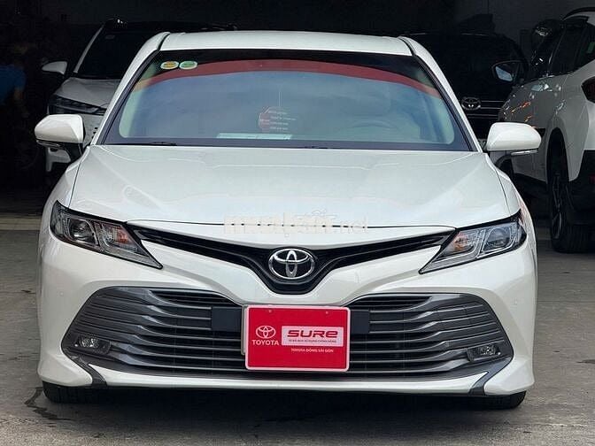 Toyota Camry 2.0G 2021 giá thương lượng