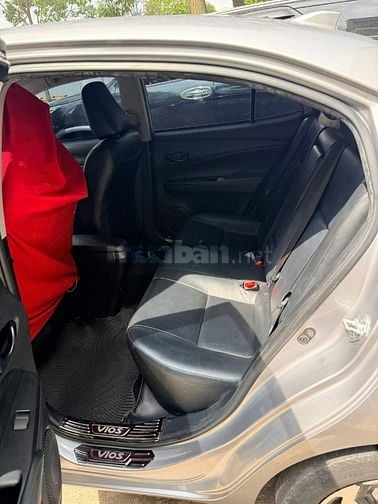TOYOTA Vios 1.5E MT đời 2023, màu bạc mới mẻ, sang trọng 