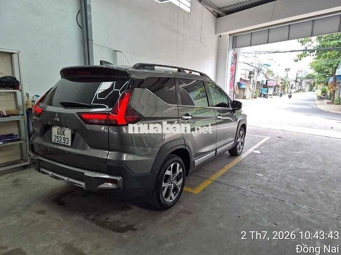 Mitsubishi Xpander Cross 2023 75000 km Xám