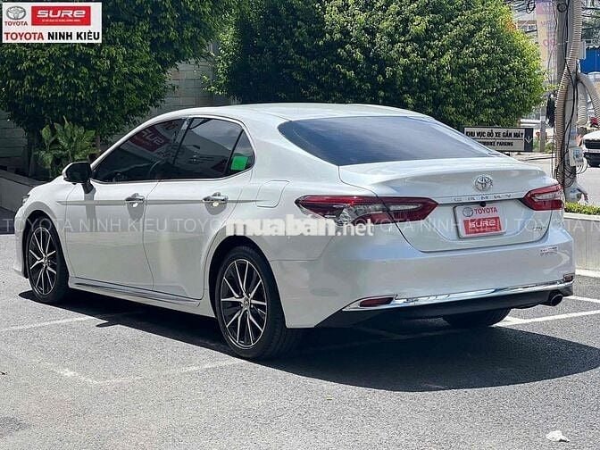 Camry 2.0Q 2021 Odo 30.000 km xe đẹp chính hãng