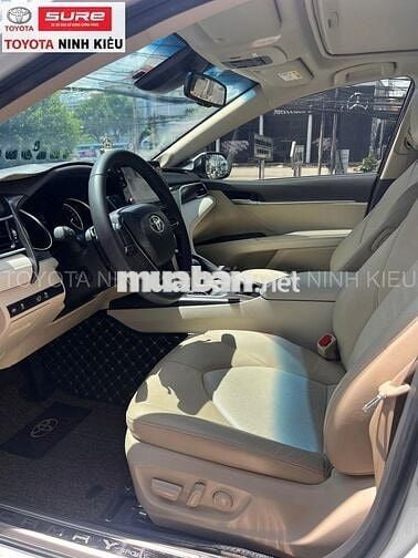 Toyota Camry 2.0Q 2021 Trắng 30.000 km