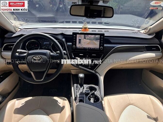 Toyota Camry 2.0Q 2021 Trắng 30.000 km