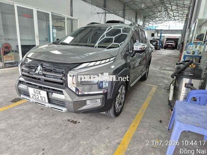 Mitsubishi Xpander Cross 2023 75000 km Xám