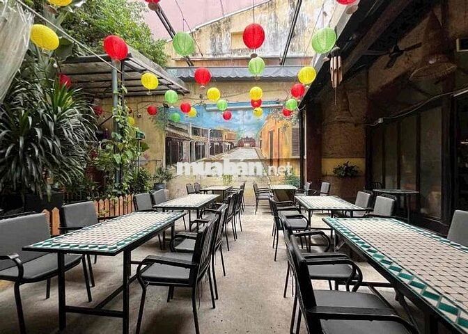 DTSD GẦN 200m2 - CHO THUÊ MẶT BẰNG ĐẸP KINH DOANH NGAY QUẬN 1