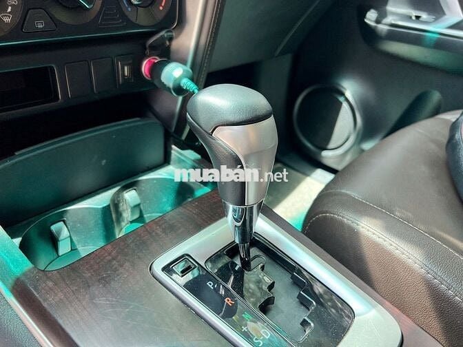 Toyota Fortuner model 2019 2.4AT Máy dầu Trắng