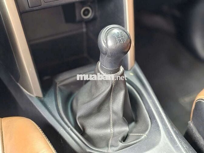 Toyota Innova 2.0 MT 2020 Trắng Số sàn