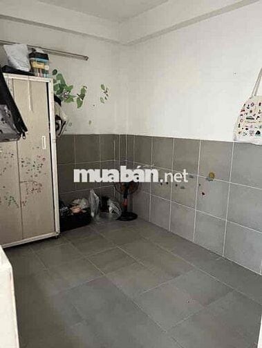 cho thuê nguyên phòng tầng 1 ban công